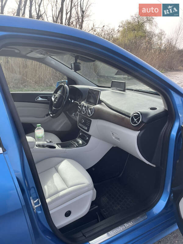 Хетчбек Mercedes-Benz B-Class 2015 в Полтаві фото 17 Хетчбек Mercedes-Benz B-Class 2015 в Полтаві
