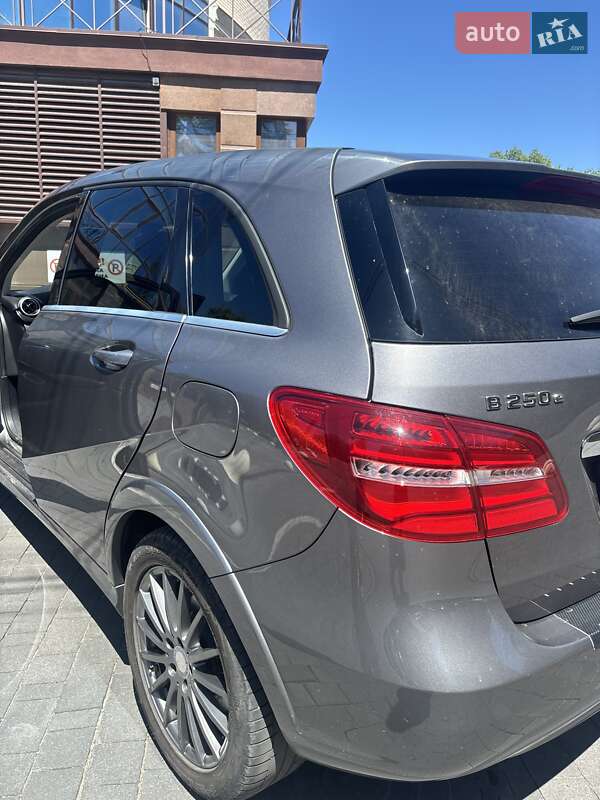 Хетчбек Mercedes-Benz B-Class 2016 в Хмельницькому