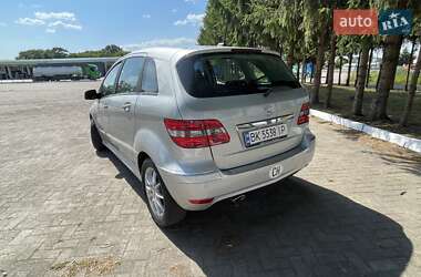 Хэтчбек Mercedes-Benz B-Class 2010 в 