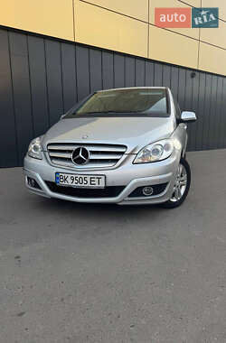 Хэтчбек Mercedes-Benz B-Class 2011 в 