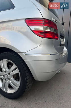 Хэтчбек Mercedes-Benz B-Class 2011 в 