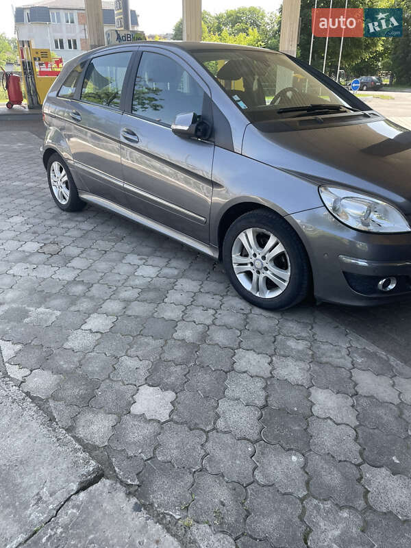 Хэтчбек Mercedes-Benz B-Class 2010 в 