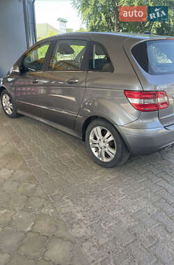 Хэтчбек Mercedes-Benz B-Class 2010 в 