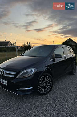 Хэтчбек Mercedes-Benz B-Class 2017 в 