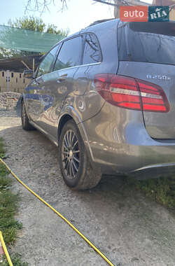 Хэтчбек Mercedes-Benz B-Class 2017 в 