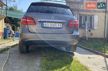 Хэтчбек Mercedes-Benz B-Class 2017 в 