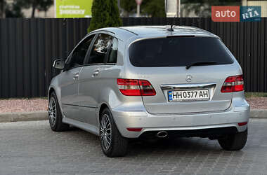 Хэтчбек Mercedes-Benz B-Class 2010 в 