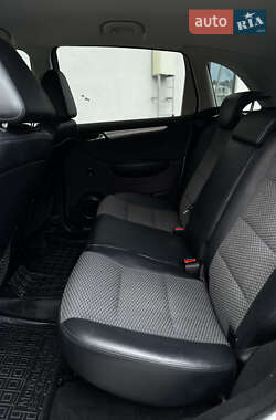 Хэтчбек Mercedes-Benz B-Class 2010 в 