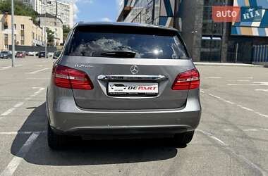 Хэтчбек Mercedes-Benz B-Class 2017 в 