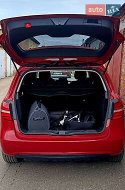 Хэтчбек Mercedes-Benz B-Class 2016 в 