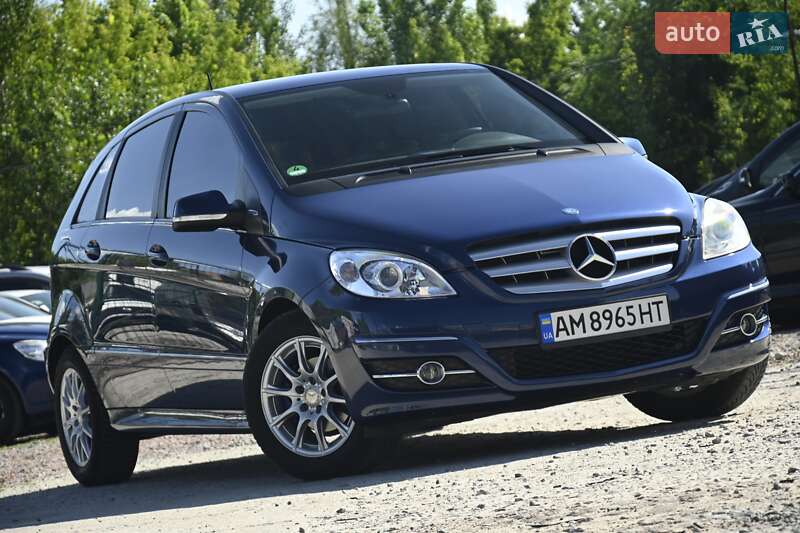 Хэтчбек Mercedes-Benz B-Class 2009 в 
