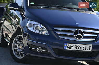 Хэтчбек Mercedes-Benz B-Class 2009 в 