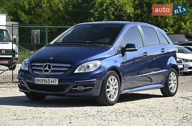 Хэтчбек Mercedes-Benz B-Class 2009 в 