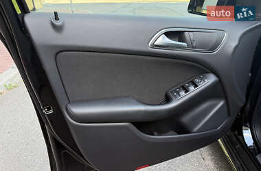 Хэтчбек Mercedes-Benz B-Class 2012 в 