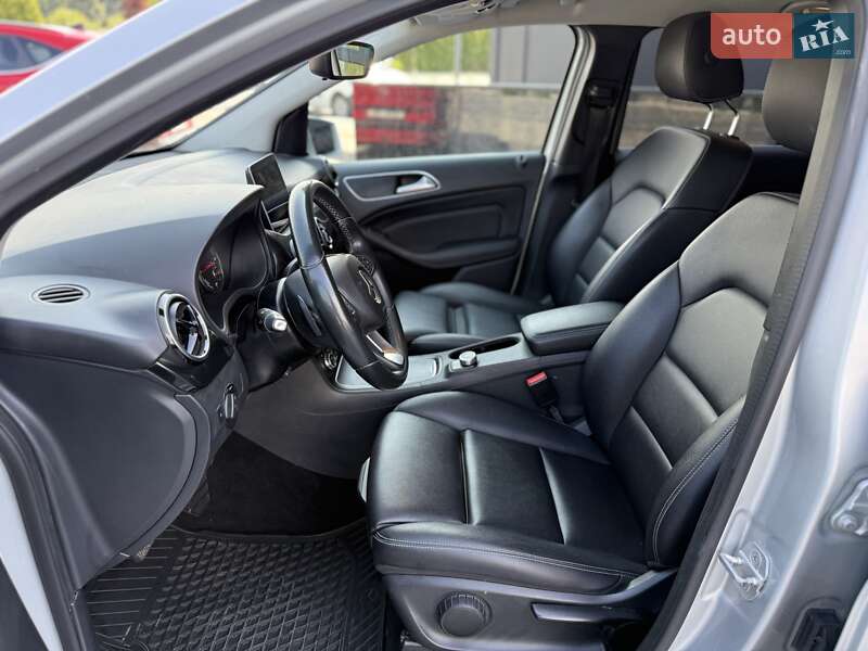 Хэтчбек Mercedes-Benz B-Class 2016 в Городке