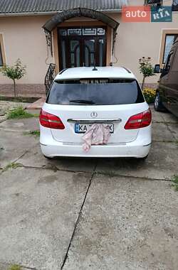 Хэтчбек Mercedes-Benz B-Class 2012 в 