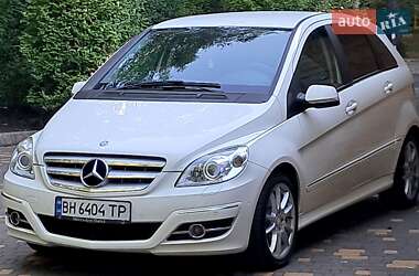 Хэтчбек Mercedes-Benz B-Class 2010 в 