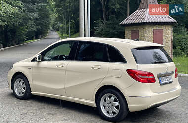Хэтчбек Mercedes-Benz B-Class 2012 в 