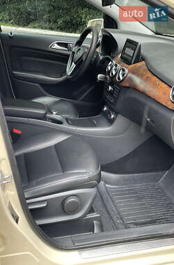 Хэтчбек Mercedes-Benz B-Class 2012 в 