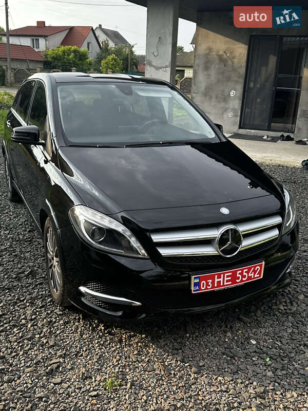 Хэтчбек Mercedes-Benz B-Class 2017 в 