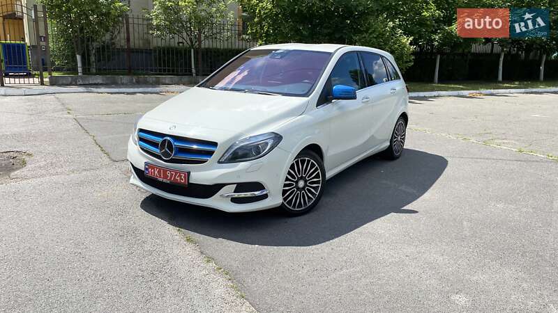 Хэтчбек Mercedes-Benz B-Class 2016 в 