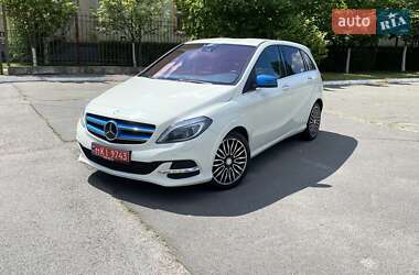 Хэтчбек Mercedes-Benz B-Class 2016 в 