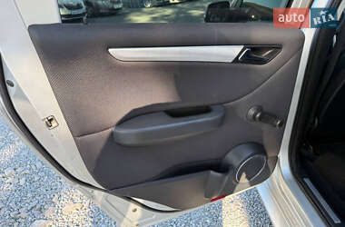 Хэтчбек Mercedes-Benz B-Class 2009 в 