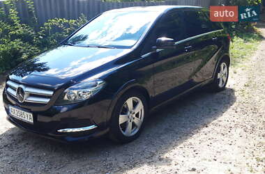 Хэтчбек Mercedes-Benz B-Class 2017 в 