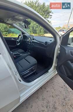 Хэтчбек Mercedes-Benz B-Class 2016 в 