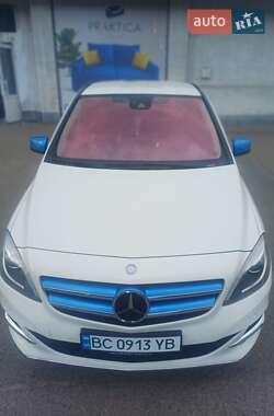 Хэтчбек Mercedes-Benz B-Class 2015 в 