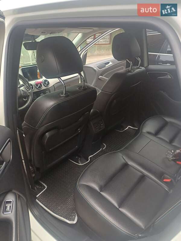 Хэтчбек Mercedes-Benz B-Class 2015 в Львове