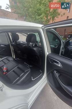 Хэтчбек Mercedes-Benz B-Class 2015 в 