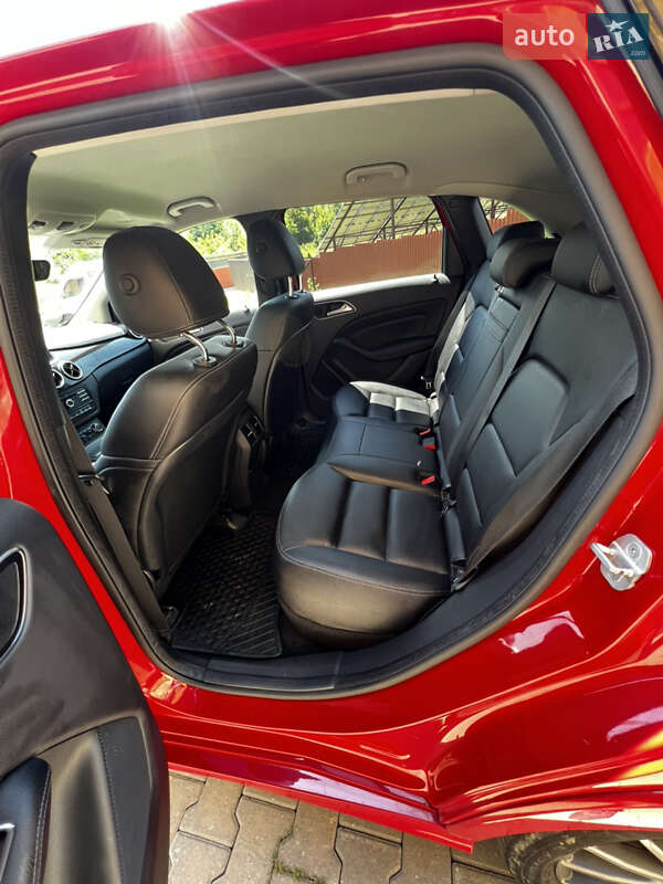 Хэтчбек Mercedes-Benz B-Class 2017 в Черновцах