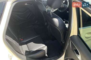 Хэтчбек Mercedes-Benz B-Class 2015 в 