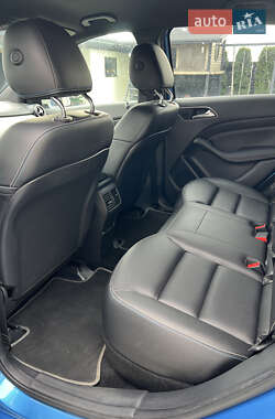 Хэтчбек Mercedes-Benz B-Class 2016 в 