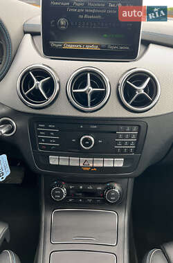 Хэтчбек Mercedes-Benz B-Class 2016 в 