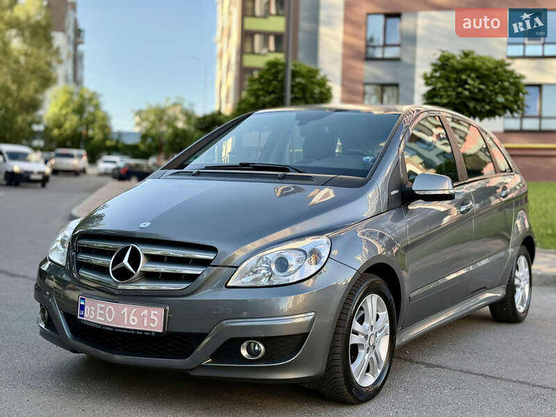 Хэтчбек Mercedes-Benz B-Class 2009 в 