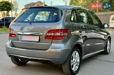 Хэтчбек Mercedes-Benz B-Class 2009 в 