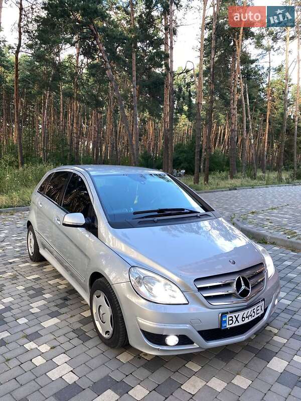 Хэтчбек Mercedes-Benz B-Class 2009 в 