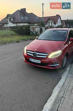 Хэтчбек Mercedes-Benz B-Class 2017 в 