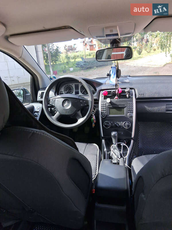 Mercedes-Benz B-Class 2011