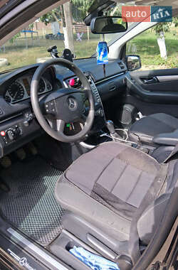Хэтчбек Mercedes-Benz B-Class 2011 в 