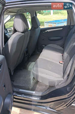 Хэтчбек Mercedes-Benz B-Class 2011 в 