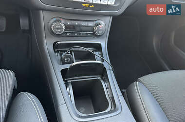 Хэтчбек Mercedes-Benz B-Class 2015 в 