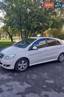 Хэтчбек Mercedes-Benz B-Class 2010 в 
