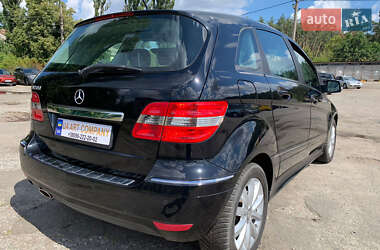 Хэтчбек Mercedes-Benz B-Class 2011 в 