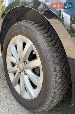 Хэтчбек Mercedes-Benz B-Class 2011 в 