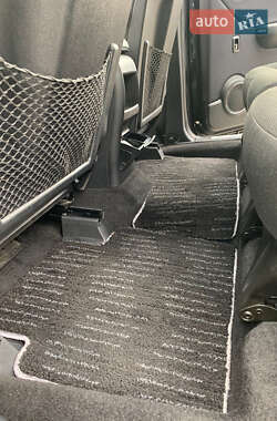 Хэтчбек Mercedes-Benz B-Class 2010 в 