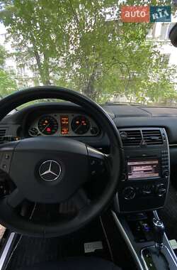 Хэтчбек Mercedes-Benz B-Class 2009 в 