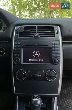 Хэтчбек Mercedes-Benz B-Class 2009 в 